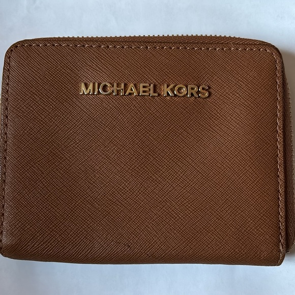 Michael Kors zip around wallet - Picture 14 of 14